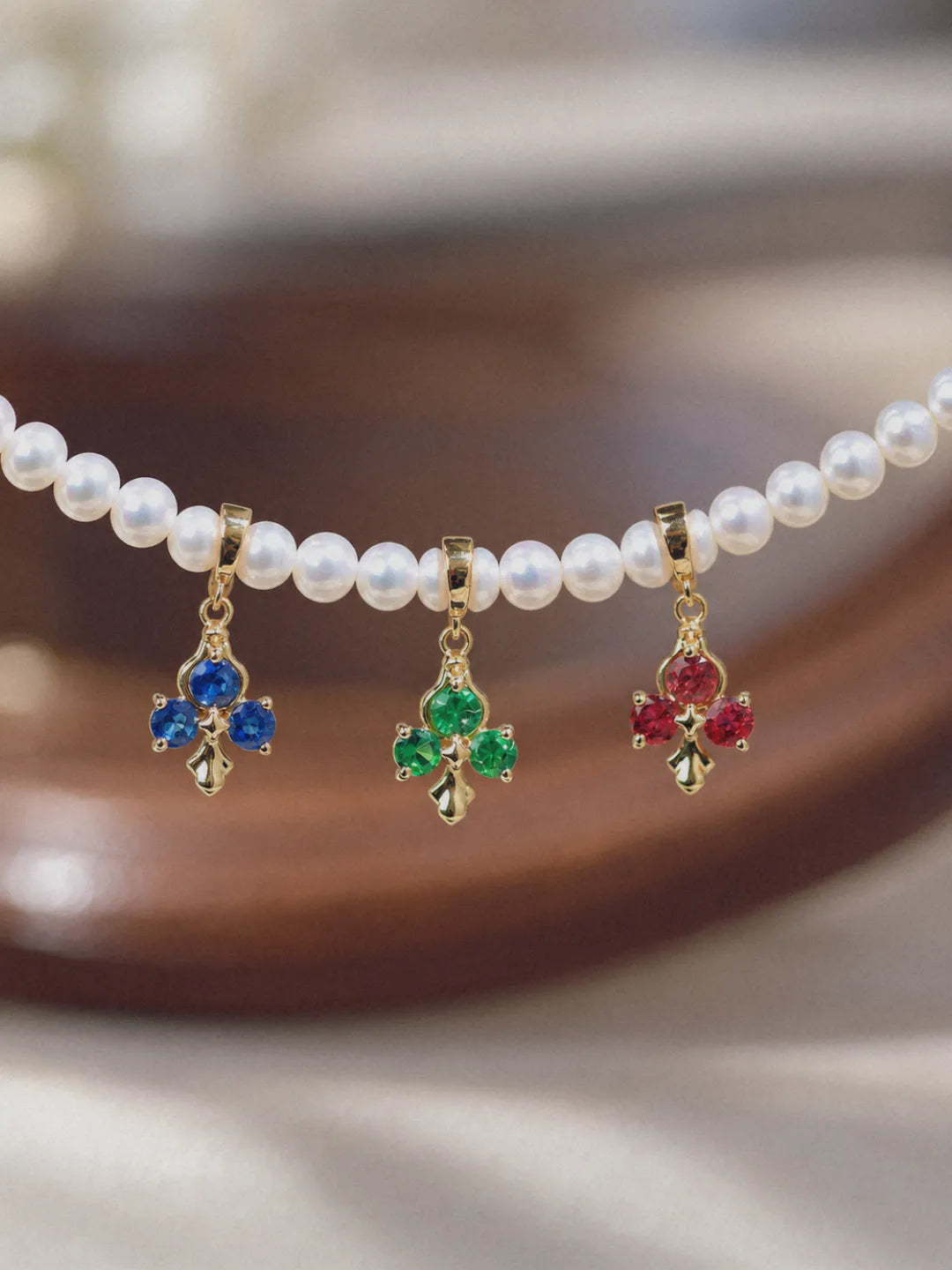 Trefoil Sapphire Pendant Necklace/Pendant